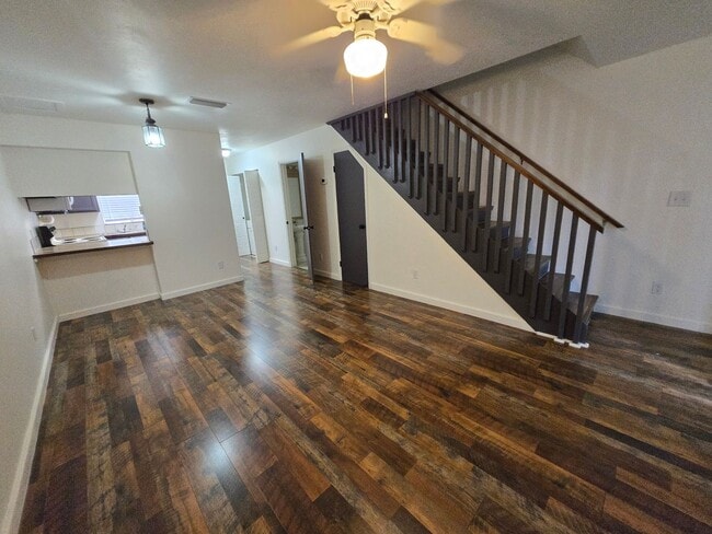 Building Photo - 2/1.5 in Foxmoor!