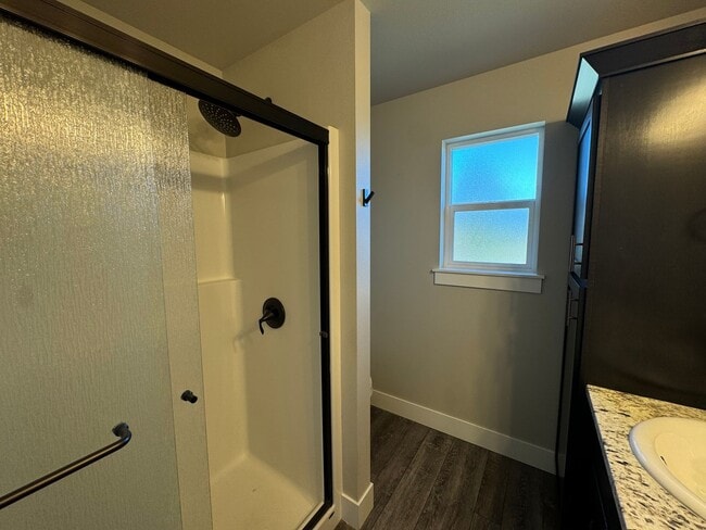 Building Photo - Beautiful 3 Bedroom 2 Story Home in Cul de...