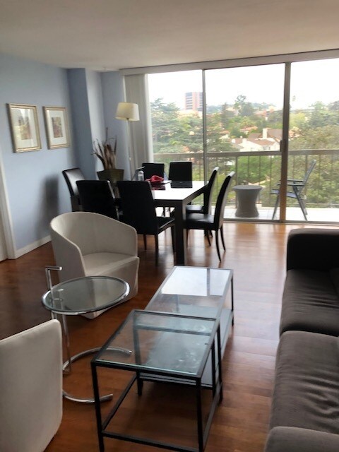 Living Room - 10747 Wilshire Blvd