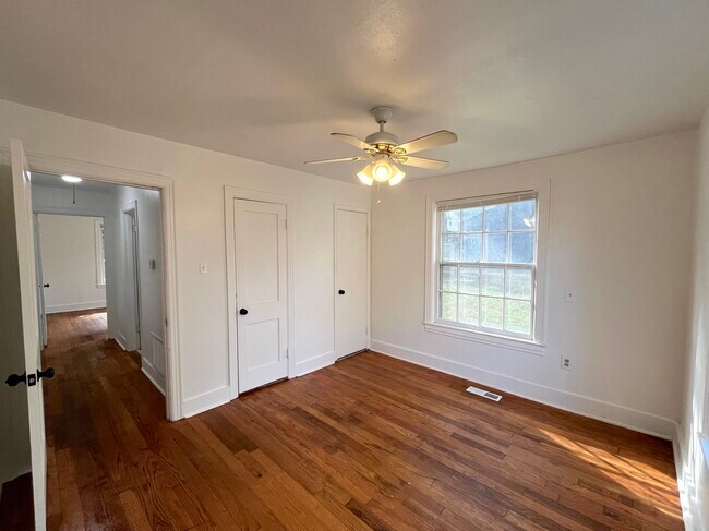 Building Photo - 326 N Summit St