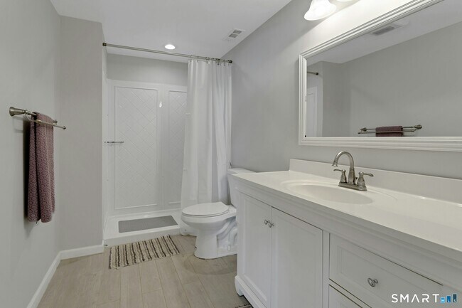 Building Photo - 310 Nutmeg Ln
