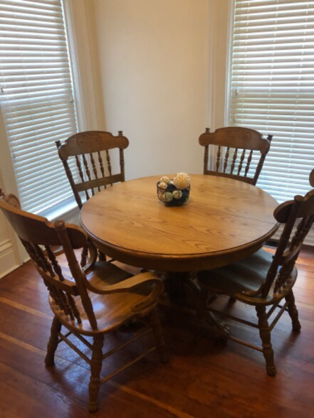 Building Photo - 35 River St