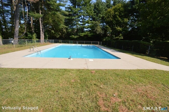 Building Photo - 5 Grandview Dr