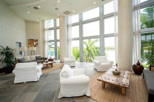 Building Photo - 2641 N Flamingo Rd