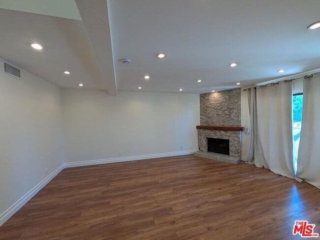 Building Photo - 10051 Topanga Canyon Blvd
