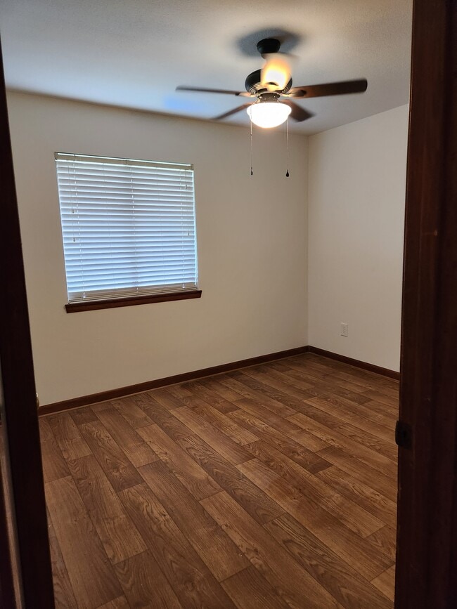 Building Photo - 206 Cottonwood Ct