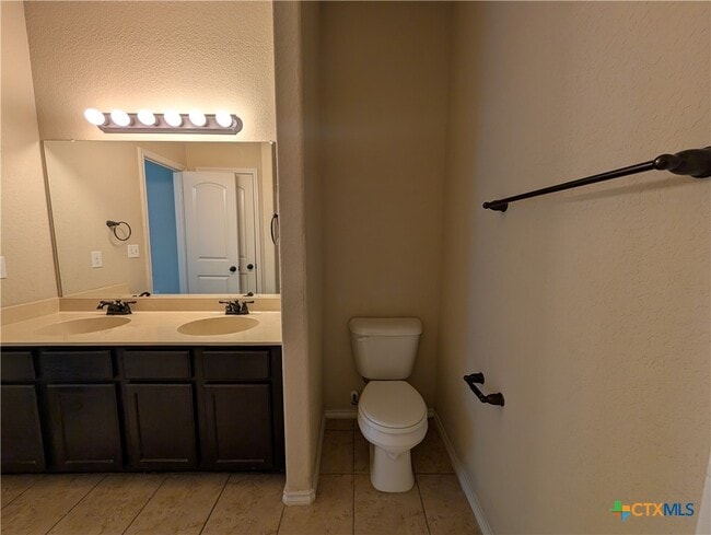Building Photo - 660 Creekside Cir