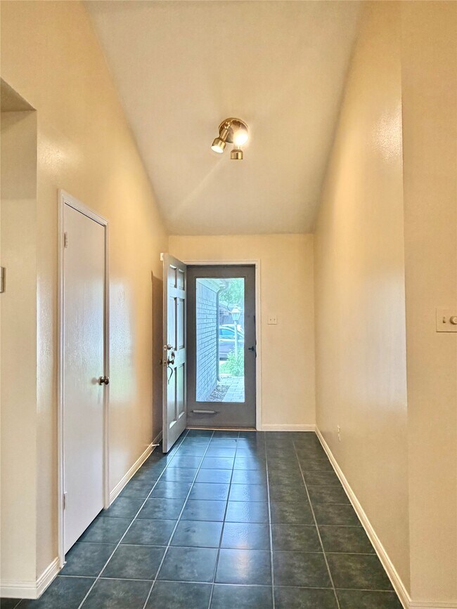 Building Photo - 17407 Chamberlain Dr