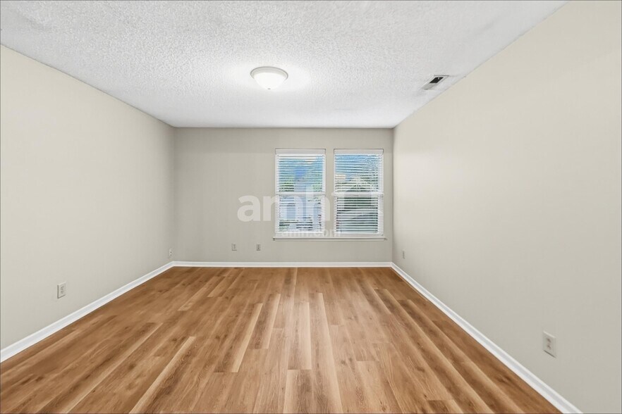 Building Photo - 2136 Olympia Dr
