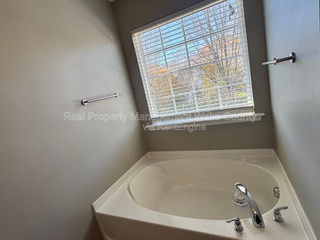 Building Photo - 338 Luke Meadow Ln