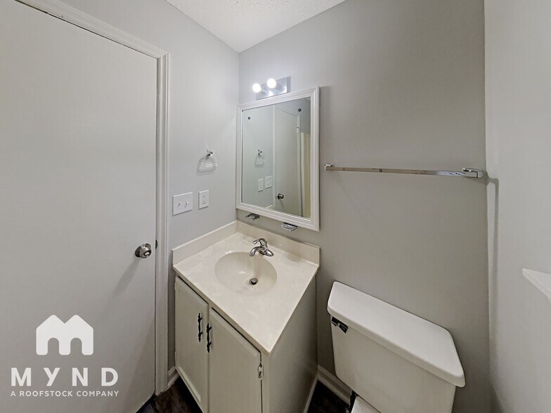 Building Photo - 915 Horton Rd