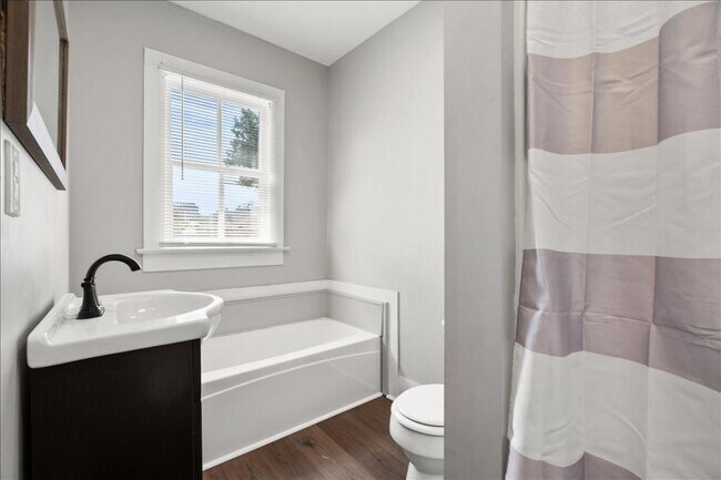 Building Photo - 109 Winston St