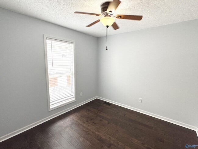 Building Photo - 183 Hollington Dr NE