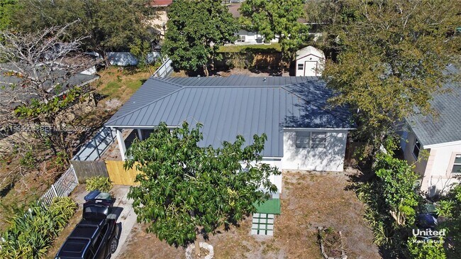 Building Photo - 315 NE 165th St