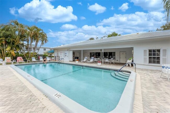 Building Photo - 6449 Bay Club Dr