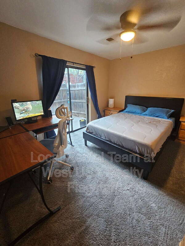 Building Photo - 6315 N Saint Nicholas Cir