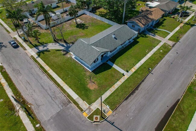 Building Photo - 1838 1st Ave E