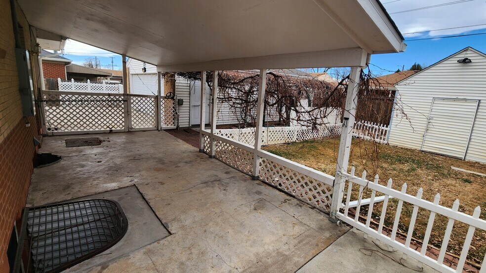 Building Photo - 7261 Avrum Dr