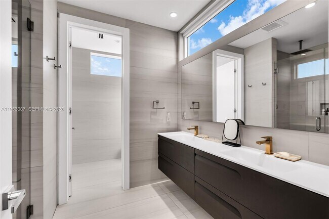 Building Photo - 285 W Mashta Dr