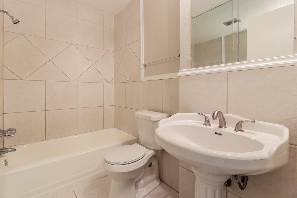 Building Photo - 7640 Woodbridge Blvd