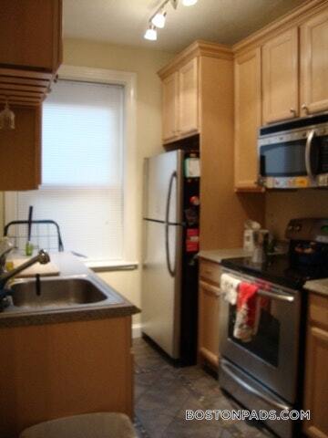 Building Photo - 61 Park Dr