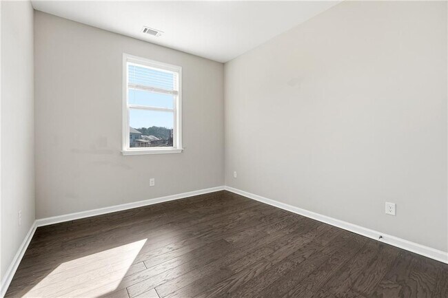 Building Photo - 156 Round Pond Dr