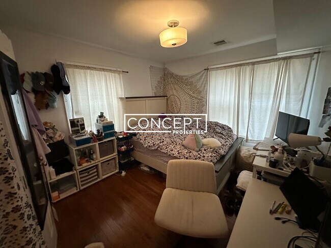 Building Photo - 108 Maverick St