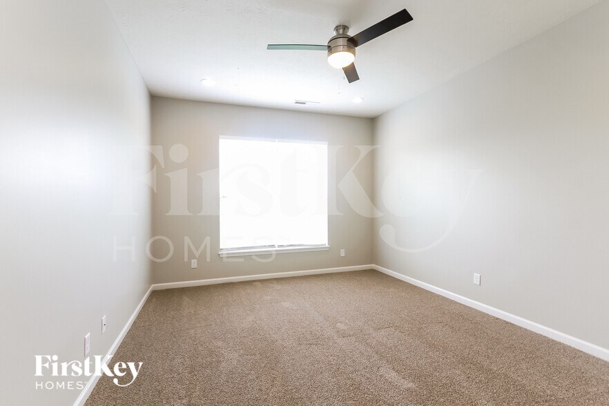 Building Photo - 8116 Borland Dr