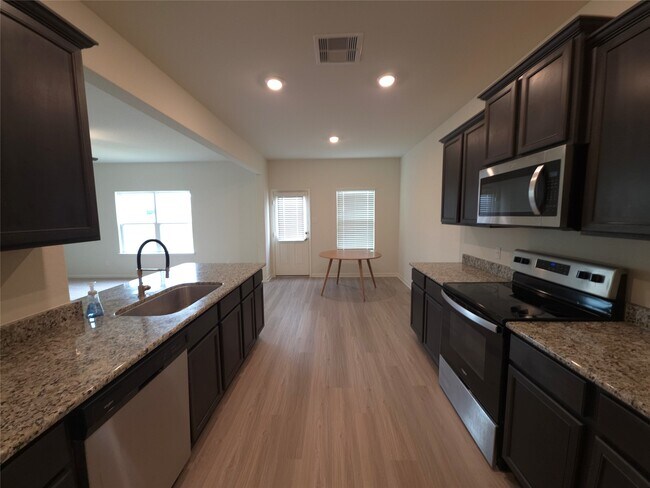 Building Photo - 305 Lone Mountain Dr