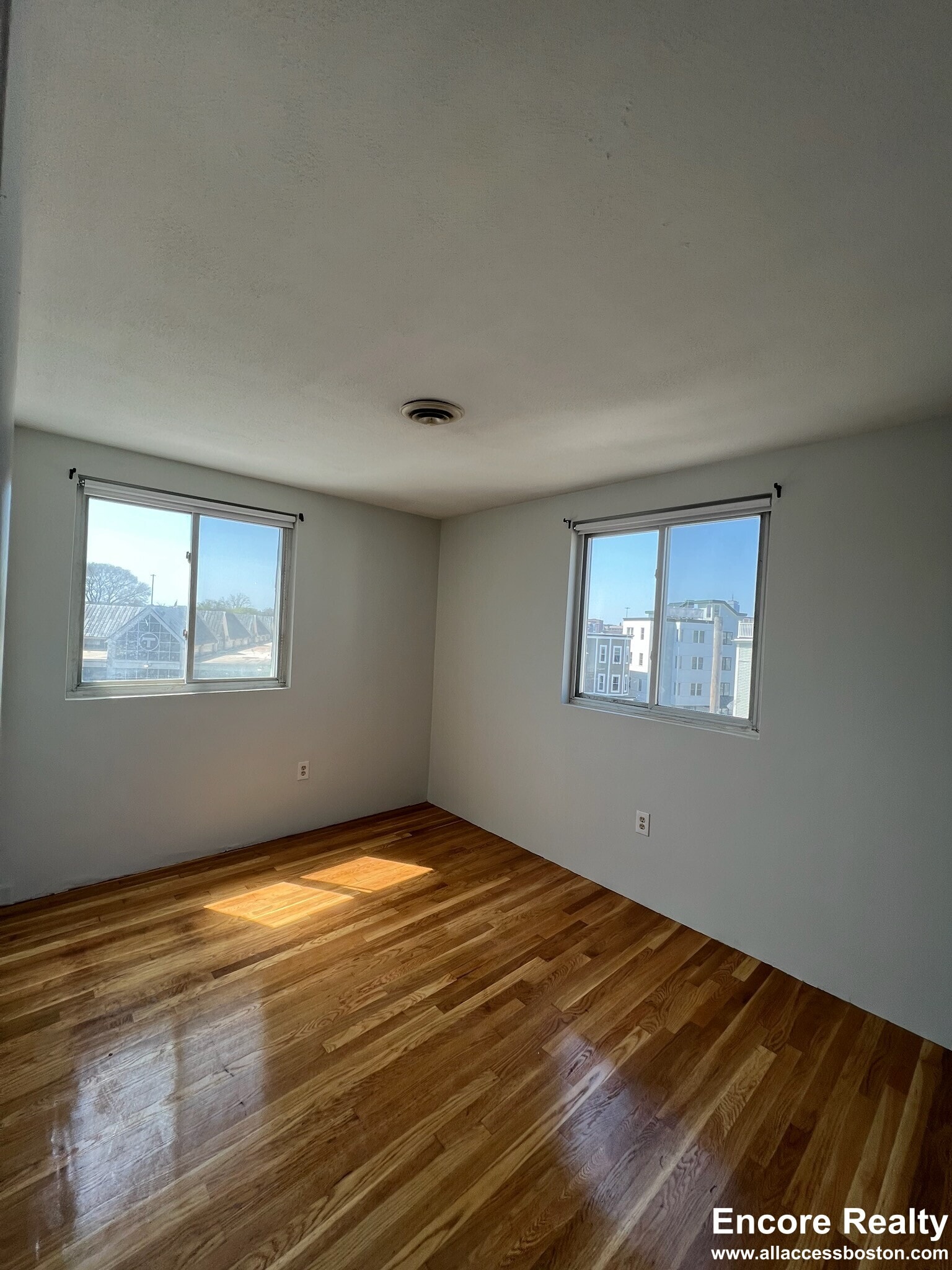 Building Photo - 382 Dorchester St