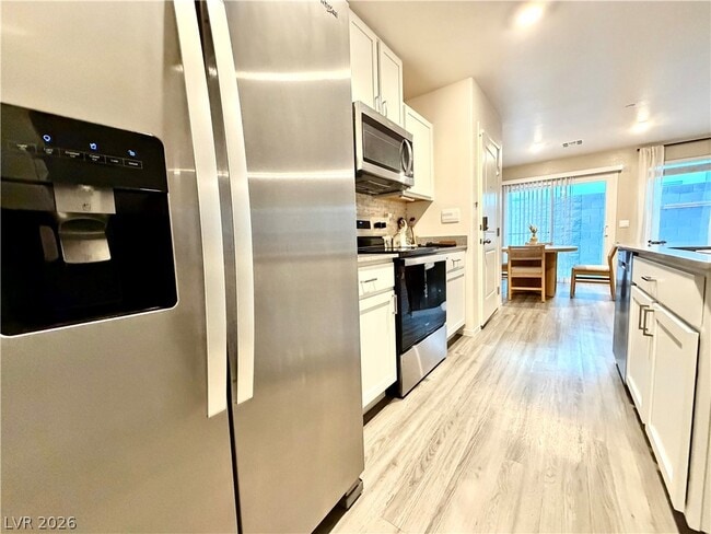 Building Photo - 6086 Lily Gdn St