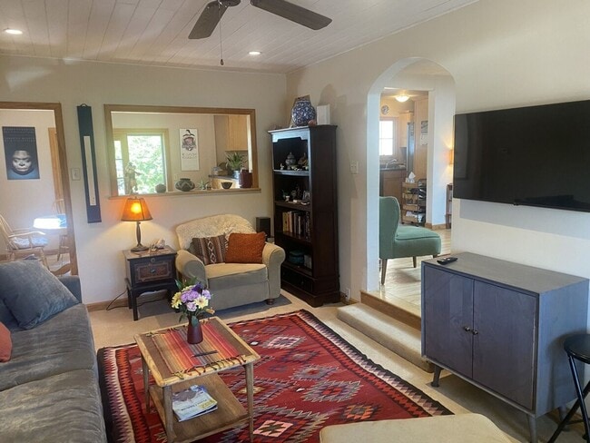 Building Photo - Unfurnished or Furnished - Santa Fe Style House & Studio on Rio Vista St.