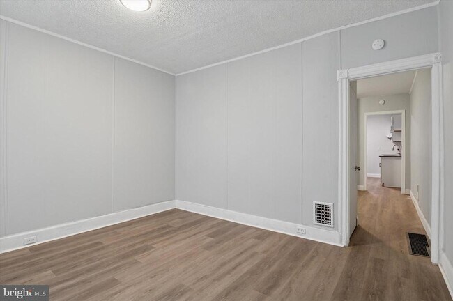 Building Photo - 305 E 22nd St