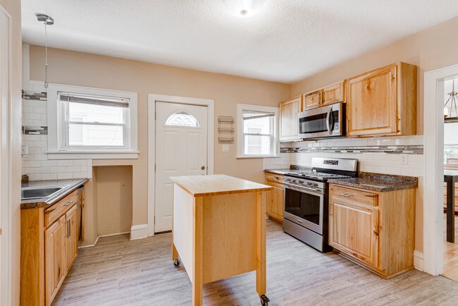 Building Photo - 700 24th Ave SE