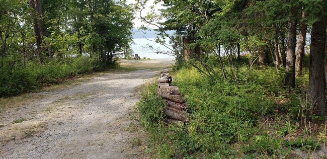 Building Photo - 515 Parkway Dr.  - Whitefish Four Bedroom ...