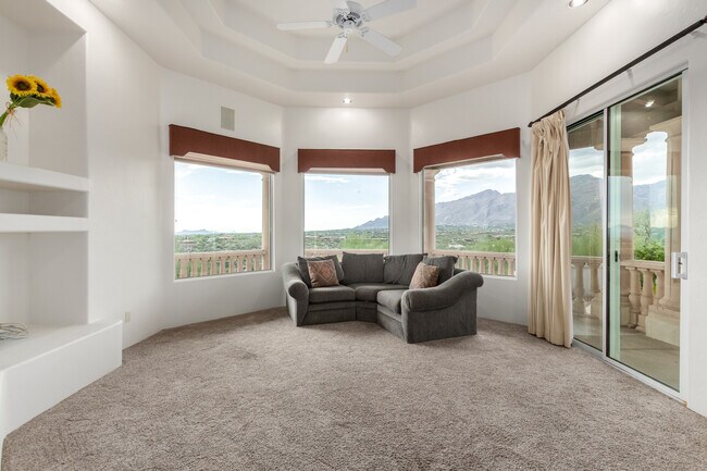 Catalina Foothills 4 bedroom 4 bath Home located in prestigious Canyon Ridge. 270-degree VIEWS! - 4667 N Rocky Crest Plz