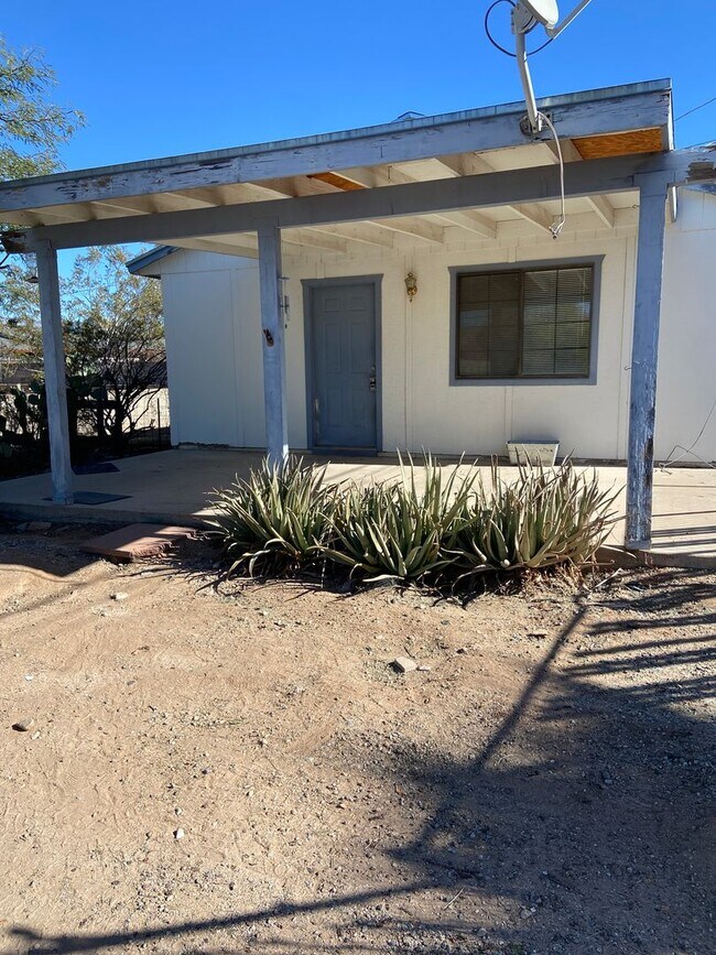 Building Photo - Linden1416