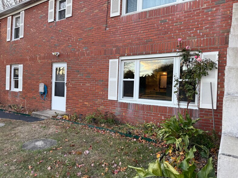 Building Photo - 388 Newcomb Rd