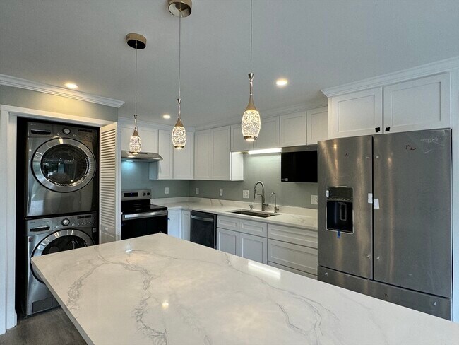 Building Photo - 235 Winthrop St