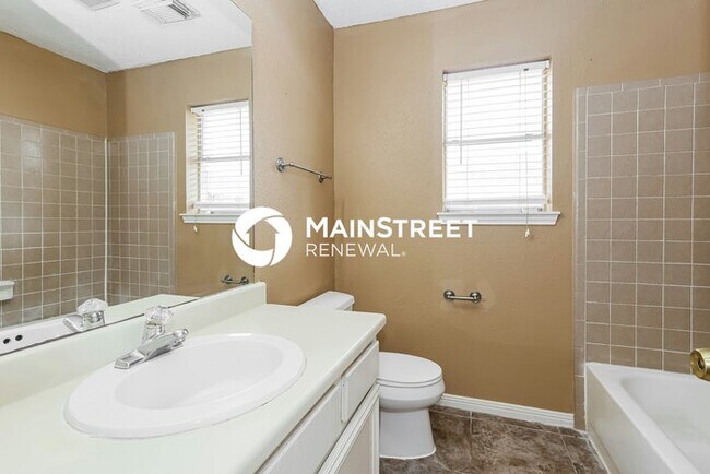 Building Photo - 4 Bedroom Pet-Friendly Home in Houston, TX with Main Street Renewal