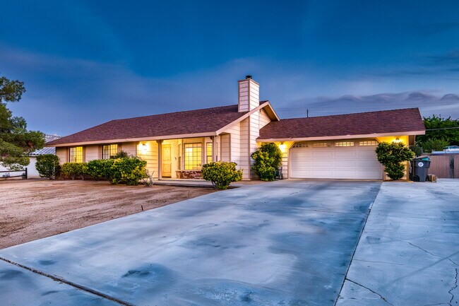 Building Photo - 57731 San Tropeze Dr
