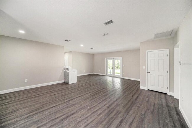 Building Photo - 11911 Pine Forest Dr