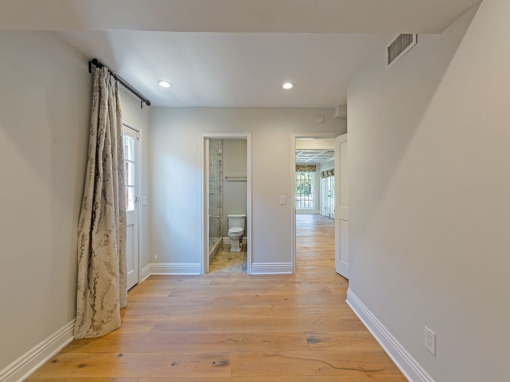 Building Photo - 5463 Katherine