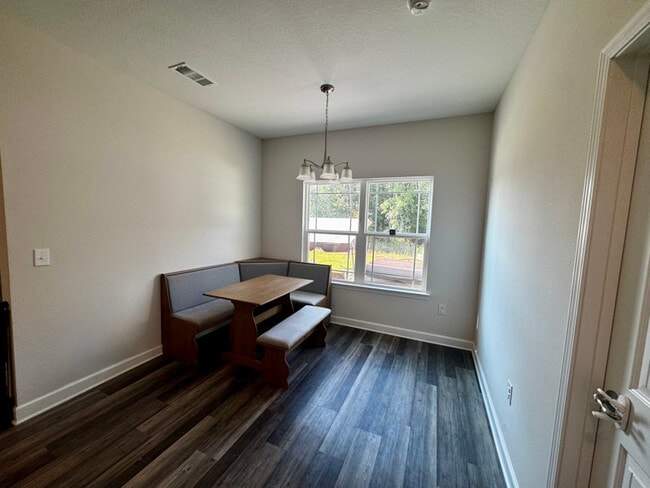 Building Photo - 9867 Shangri La West Rd