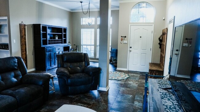 Building Photo - 3 Bedroom 2 Baths 2000 sq/ft in Stockwell