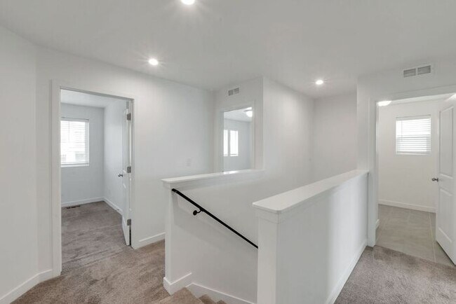 Building Photo - Like New Chic, Modern Spotless w 2 car attached