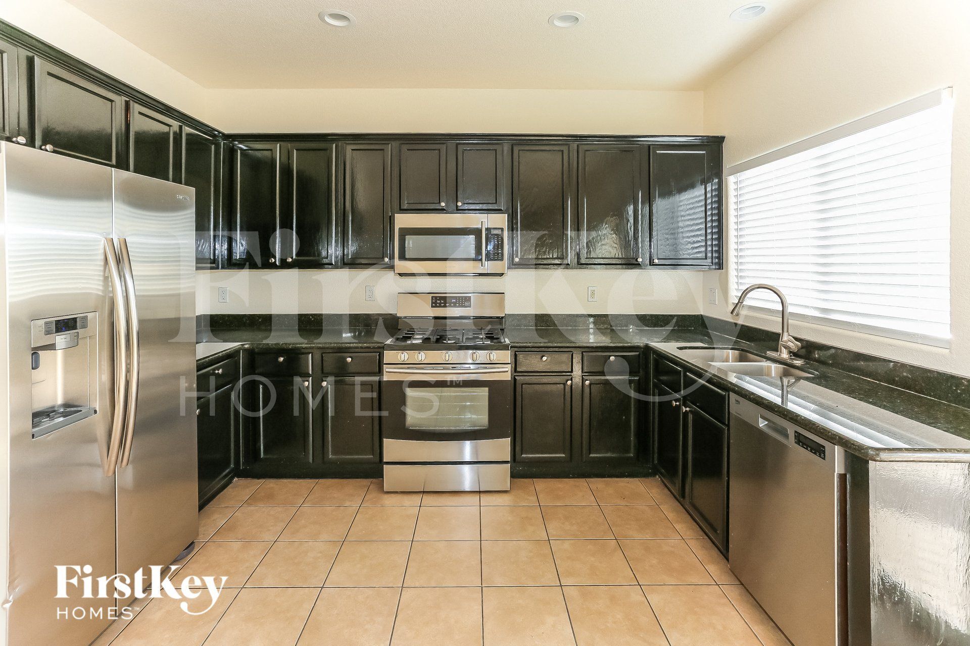 Building Photo - 718 S 124th Ave