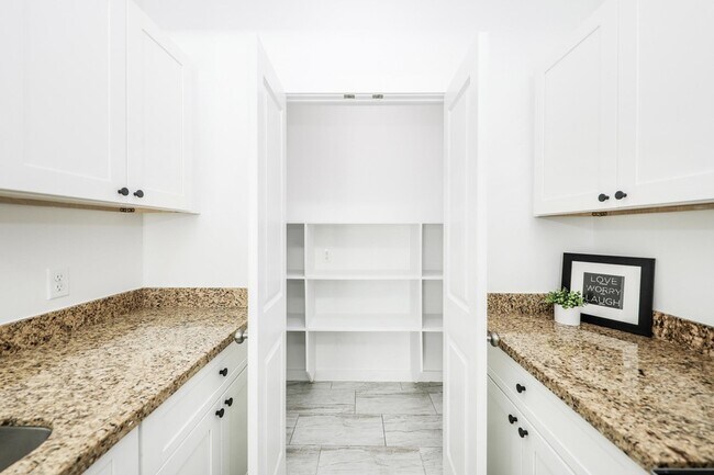 Building Photo - 3911 Casa Blanca Lake Rd