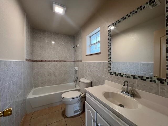 Building Photo - 408 Badajoz Ln