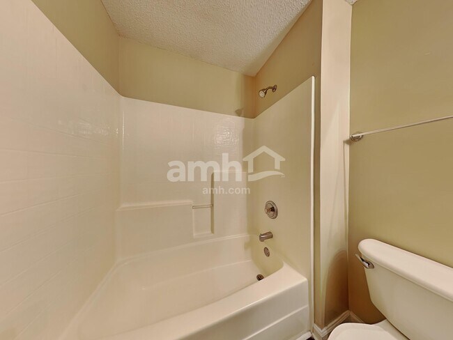 Building Photo - 388 Shady Oak Cir